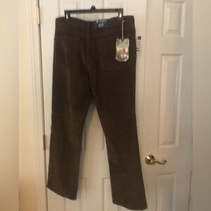 NWT. Cremieux straight fit corduroy pants. Sz. 34/32.
